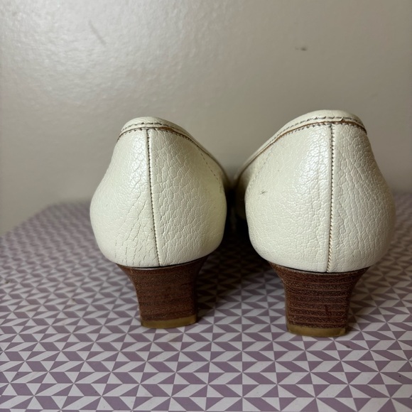 Vintage Ferragamo kitten heel horse bit loafer cream leather 7.5 - Picture 4 of 11